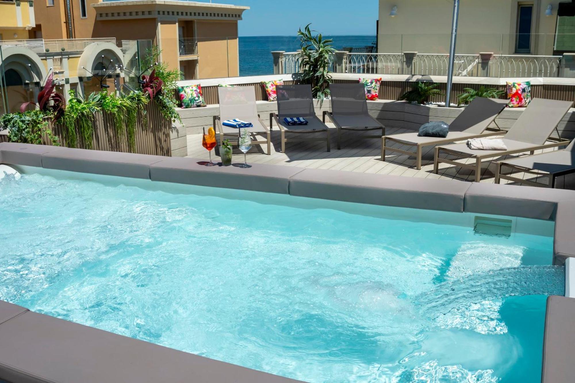 Hotel Albatros Misano Adriatico Exterior foto